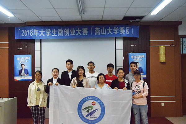 工作人员合影(毕佳琪摄)